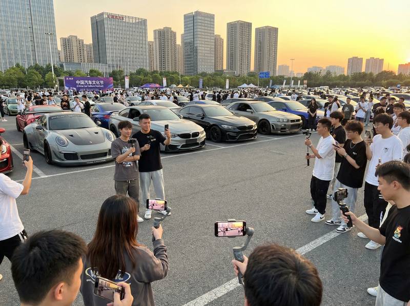 绅士漫画 车友聚会视频